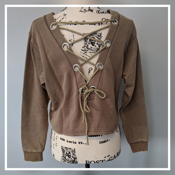 Reversible Tying Pattern Top - Picture 1 of 5